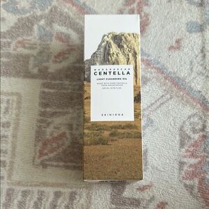 SKIN1004 Madagascar Centella Light Cleansing Oil